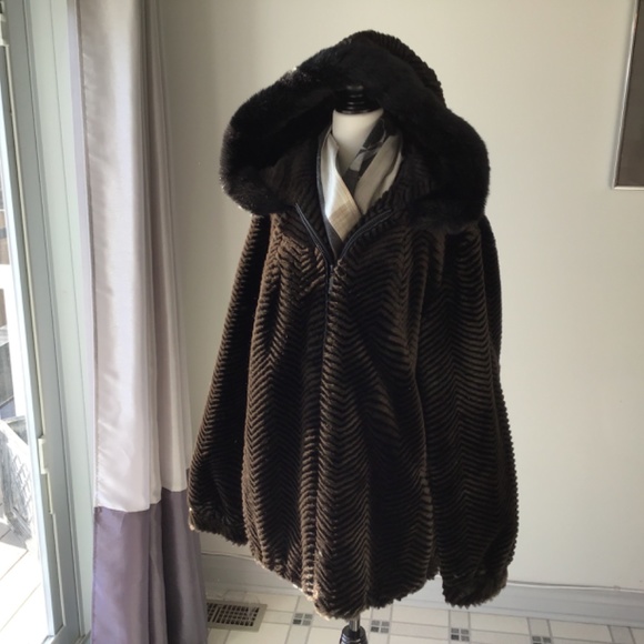 CG Collection women’s faux fur hooded jacket  (pashmina scarf as free gift) - Picture 4 of 12